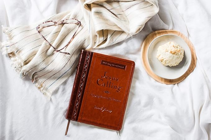 Jesus Calling, Large Text Brown Leathersoft, with Full Scriptures: Enjoying Peace in His Presence (A 365-Day Devotional)